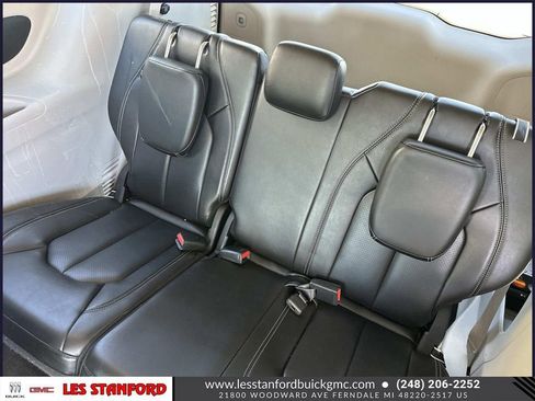 Used 2023 Chrysler Pacifica Touring-L FWD image 14