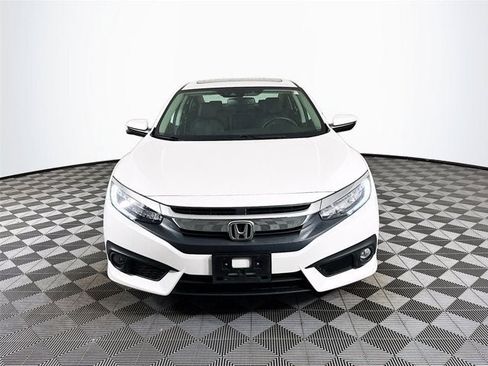Used 2018 Honda Civic Touring image 2