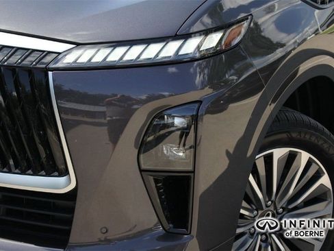 Certified 2026 INFINITI QX80 Luxe image 2