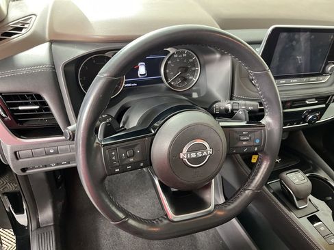Used 2023 Nissan Rogue SL image 28
