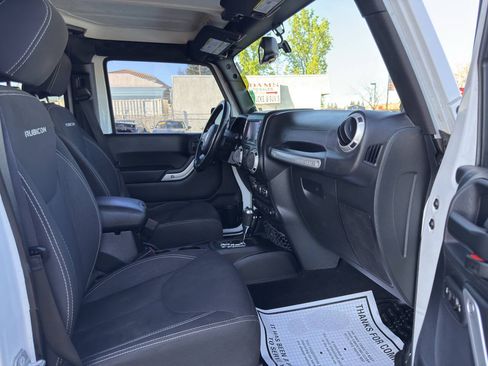 Used 2014 Jeep Wrangler Unlimited Rubicon w/ Connectivity Group AWD/4WD image 13
