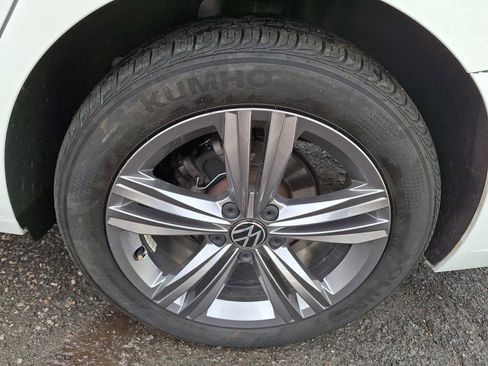 Certified 2023 Volkswagen Jetta SE w/ Panoramic Sunroof Package image 6