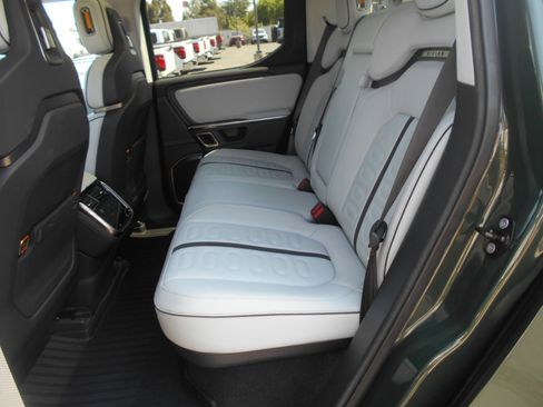 Used 2022 Rivian R1T Adventure image 7