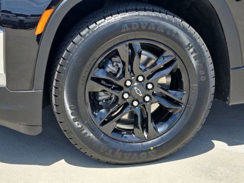 Used 2023 Chevrolet Traverse LT FWD image 32
