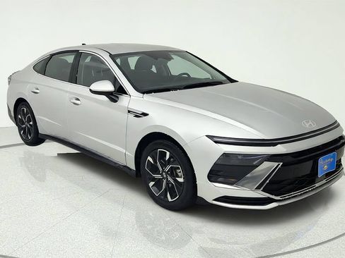 Used 2025 Hyundai Sonata SEL FWD image 1