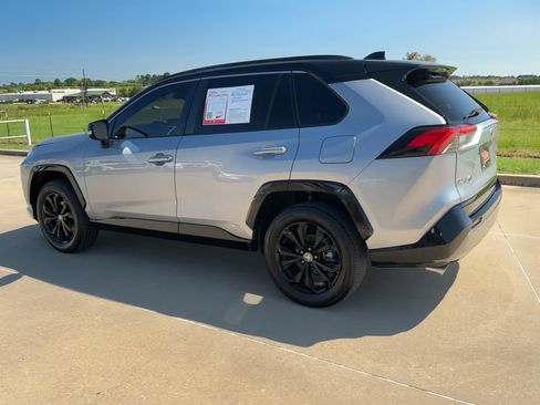 Used 2022 Toyota RAV4 XSE AWD/4WD image 7