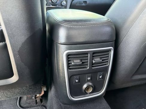 Used 2014 Chrysler 300 C AWD/4WD image 17