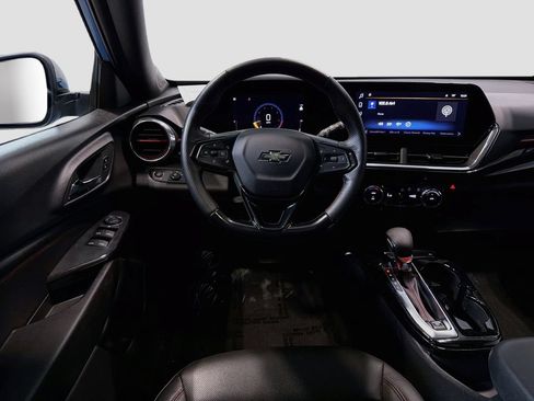 Used 2024 Chevrolet Trax RS w/ Sunroof Package FWD image 22