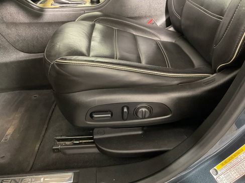 Used 2019 GMC Acadia Denali image 20