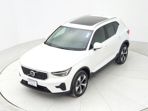 New 2025 Volvo XC40 B5 Core w/ Protection Package Premier image 13