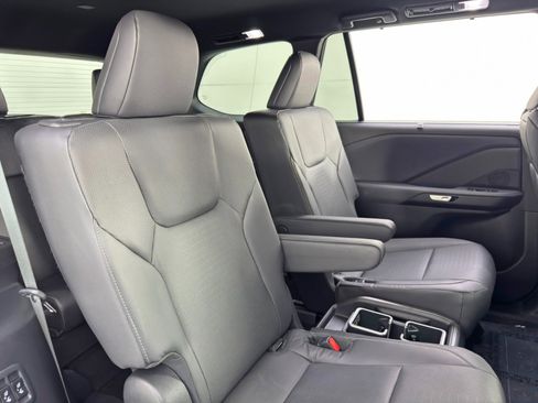 Used 2025 Lexus TX 500h AWD w/ Technology Package image 39