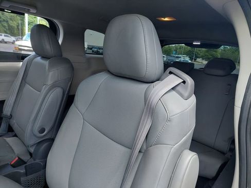 Used 2021 Toyota Sienna XLE w/ XLE Plus Package AWD/4WD image 38