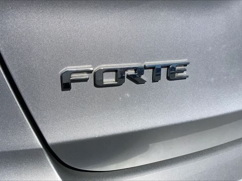 Used 2017 Kia Forte LX FWD image 31