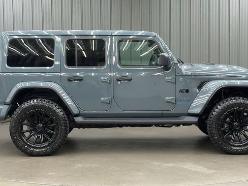 Used 2025 Jeep Wrangler Unlimited Sahara AWD/4WD image 7