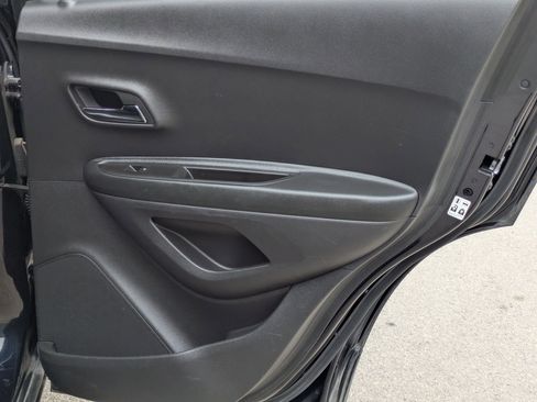 Used 2022 Chevrolet Trax LT w/ Sport Edition image 25