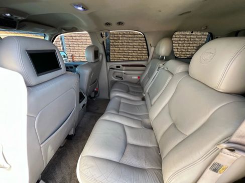 Used 2003 Cadillac Escalade AWD image 19