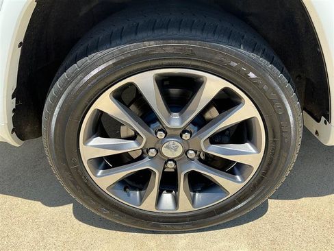 Used 2018 Jeep Grand Cherokee Overland AWD/4WD image 21