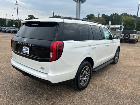New 2025 Ford Expedition Active image 5