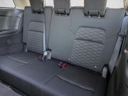 Used 2024 Nissan Pathfinder SV image 18