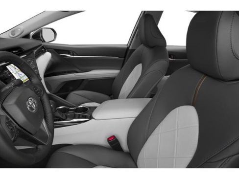 Used 2018 Toyota Camry XLE FWD image 9