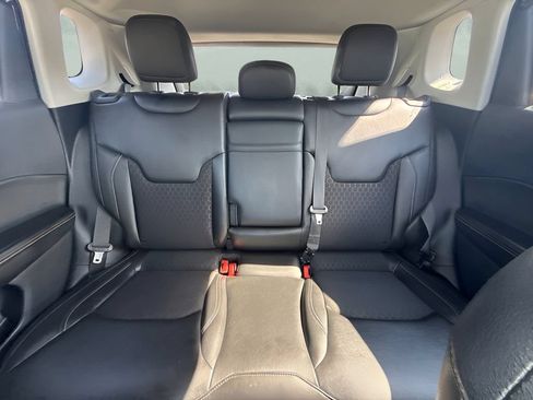 Used 2018 Jeep Compass Latitude w/ Cold Weather Group AWD/4WD image 8