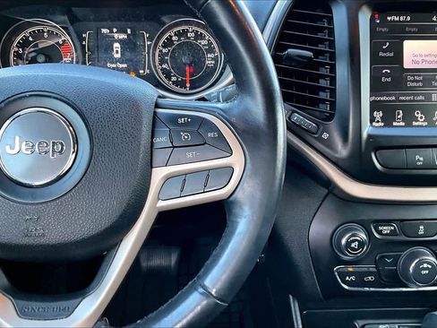 Used 2017 Jeep Cherokee Latitude w/ Safety/Convenience Group image 23