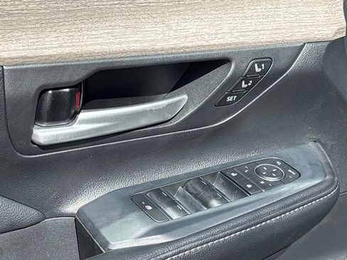 Used 2025 Toyota Grand Highlander FWD image 31