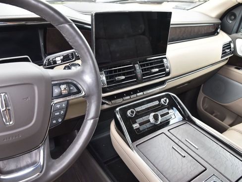 Certified 2023 Lincoln Navigator Reserve AWD/4WD image 8