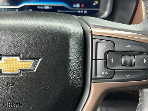 Used 2023 Chevrolet Suburban High Country AWD/4WD image 31