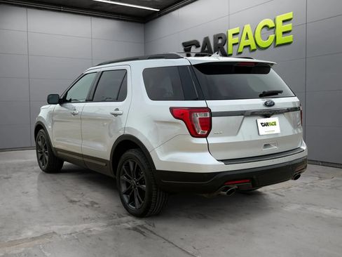 Used 2018 Ford Explorer XLT w/ Equipment Group 202A AWD/4WD image 8