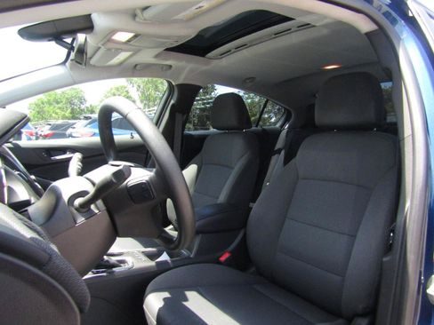 Used 2019 Chevrolet Cruze LT w/ LT Plus Package FWD image 13