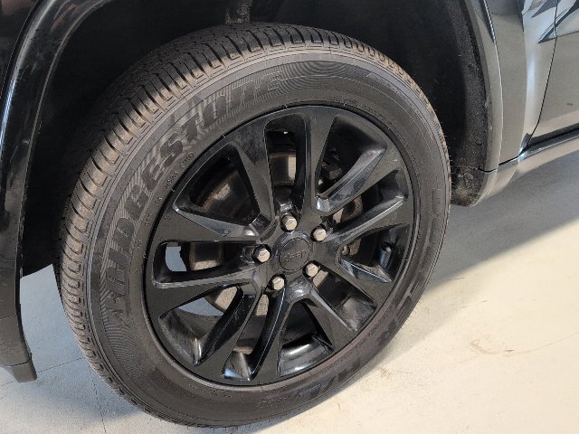 Used 2021 Jeep Grand Cherokee Laredo X AWD/4WD image 9