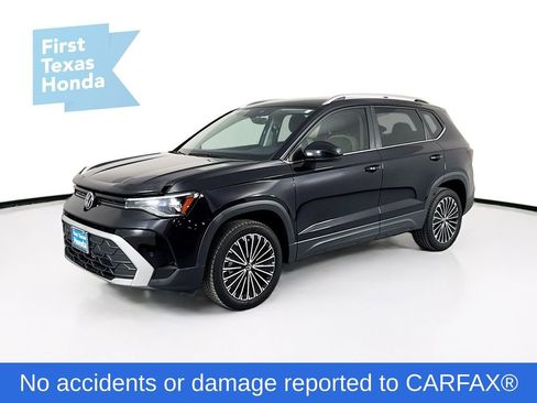 Used 2025 Volkswagen Taos SE image 3