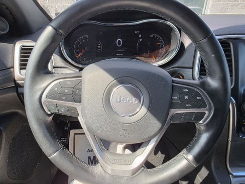 Used 2021 Jeep Grand Cherokee Laredo image 16