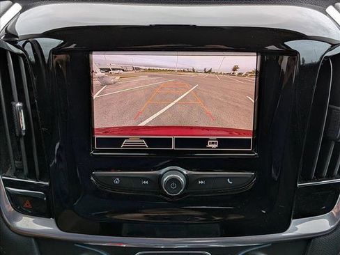 Used 2020 Chevrolet Traverse LT image 11