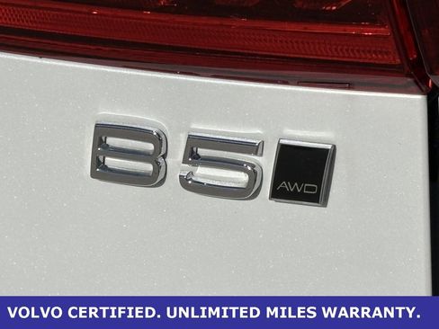 Certified 2025 Volvo XC60 B5 Plus image 8