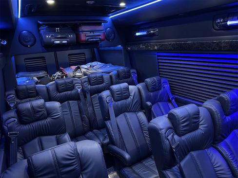 Used 2023 Mercedes-Benz Sprinter 3500 image 3