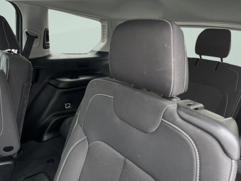 Used 2023 Jeep Grand Cherokee L Laredo image 23