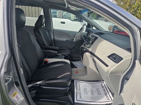 Used 2011 Toyota Sienna SE image 14