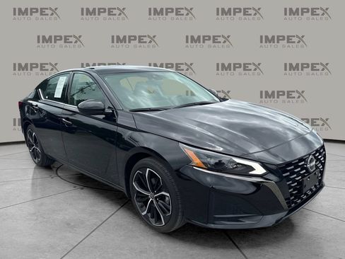 Used 2023 Nissan Altima 2.5 SR FWD image 7