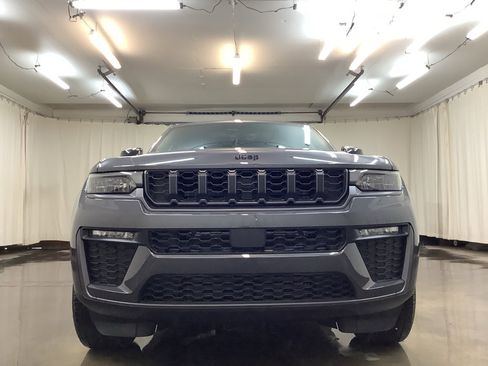 New 2026 Jeep Grand Cherokee L Limited w/ Limited Altitude Package AWD/4WD image 11