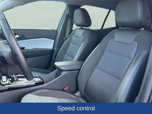 Used 2025 Chevrolet Trax LT w/ LT Convenience Package image 15