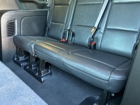 Used 2025 Chevrolet Suburban Z71 AWD/4WD image 17