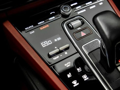 Used 2021 Porsche Cayenne GTS w/ Premium Package Plus AWD/4WD image 29