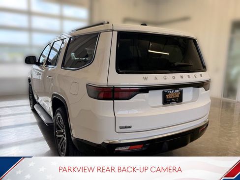 Used 2025 Jeep Wagoneer 4WD image 9