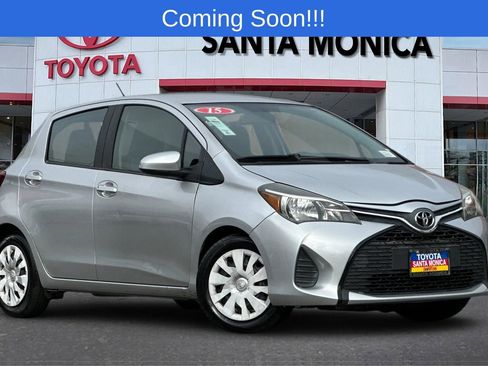 Used 2015 Toyota Yaris L image 2