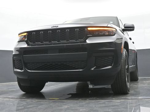 Used 2024 Jeep Grand Cherokee L Laredo AWD/4WD image 37