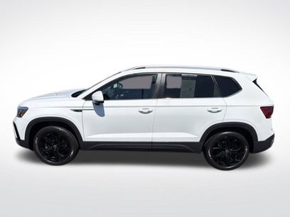 Used 2023 Volkswagen Taos SE w/ Black Wheel Package