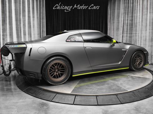 Used 2013 Nissan GT-R Black Edition AWD/4WD image 5