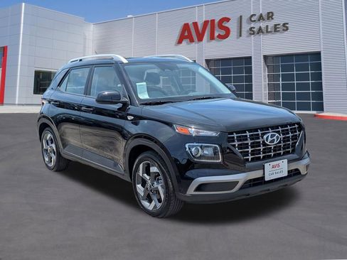 Used 2025 Hyundai Venue SEL FWD image 3